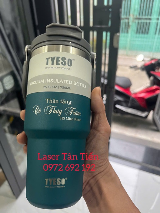 Khắc laser lên bình giữ nhiệt