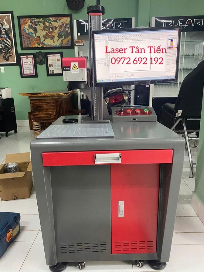 Máy khắc kim loại khung bàn có máy tính đi kèm