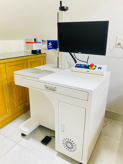 Máy khắc laser lên bật lửa Zippo